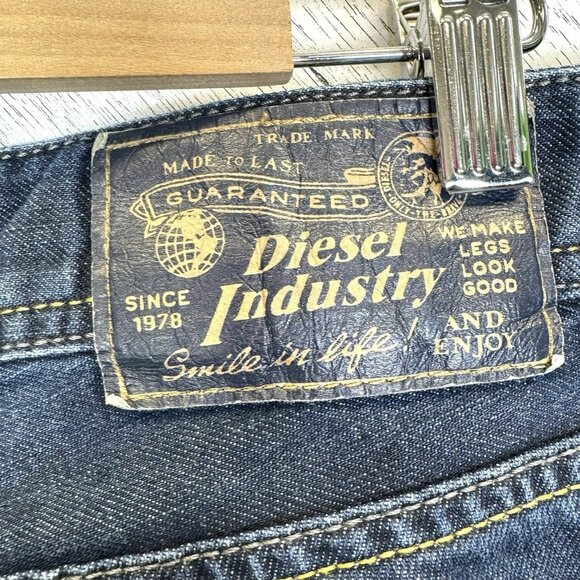 Diesel Larkee Regular Straight Denim Jeans Mens Size 32x30 Button Fly Italy - Picture 5 of 10